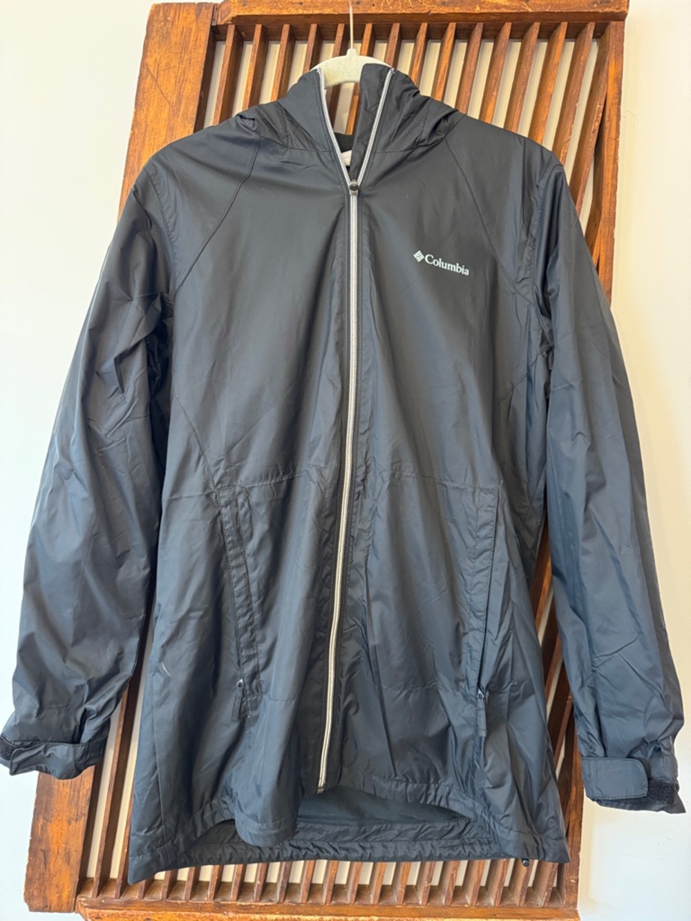 Columbia Black Hooded Packable Windbreaker with Contrast Zipper